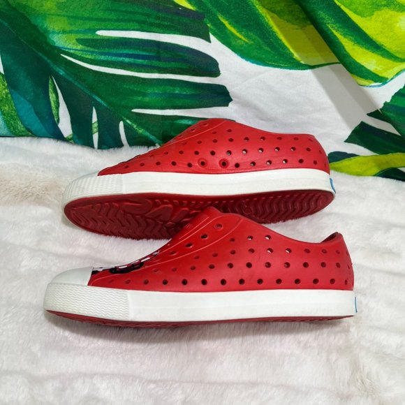 Disney Native Kids J2/ 7 Years Red Minnie Mouse Slip On Park Walking Shoes - Picture 3 of 6